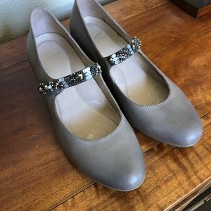 Dansko Pearlina Pumps NIB size 39